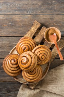 Tarçınlı rulolar. Pasta. Rustik stil