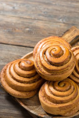 Tarçınlı rulolar. Pasta. Rustik stil