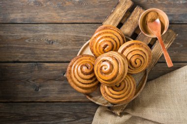 Tarçınlı rulolar. Pasta. Rustik stil