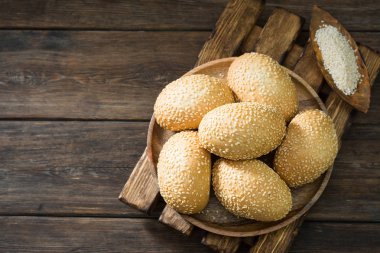 Susam tohumu ile çörekler. Pasta. Rustik tarzı