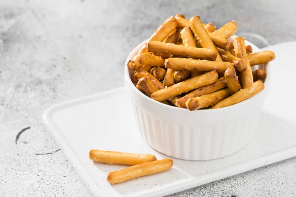 Breadsticks Med Sesamfrön Bakverk Ljus Bakgrund — Stockfoto