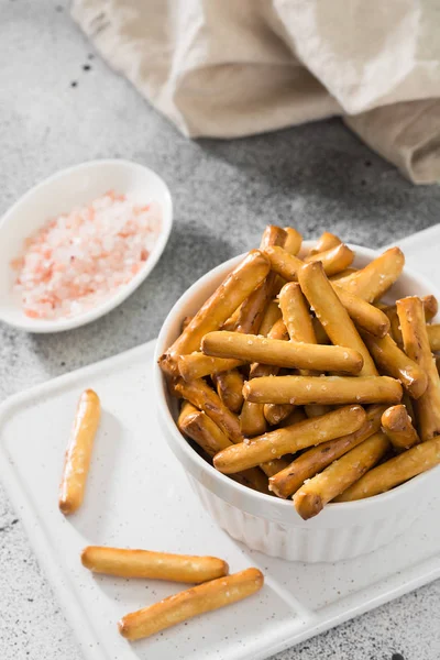 Breadsticks Med Sesamfrön Bakverk Ljus Bakgrund — Stockfoto