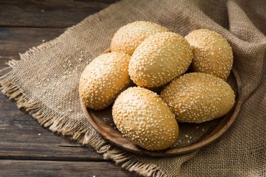 Susam tohumu ile çörekler. Pasta. Rustik tarzı