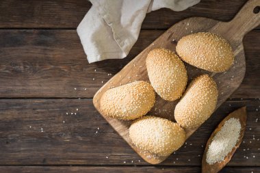 Susam tohumu ile çörekler. Pasta. Rustik tarzı