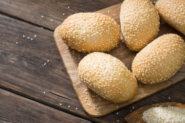 Susam tohumu ile çörekler. Pasta. Rustik tarzı