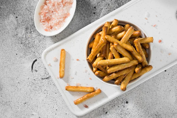 Breadsticks Med Sesamfrön Bakverk Ljus Bakgrund — Stockfoto