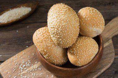 Susam tohumu ile çörekler. Pasta. Rustik tarzı