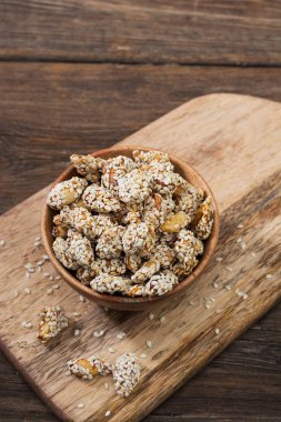 Bal ve susam kavrulmuş fıstık. Rustik tarzı