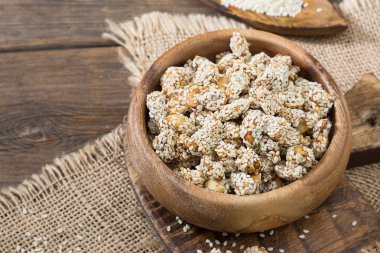 Bal ve susam kavrulmuş fıstık. Rustik tarzı