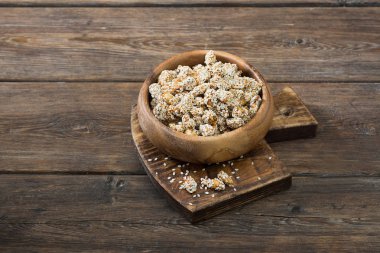 Bal ve susam kavrulmuş fıstık. Rustik tarzı