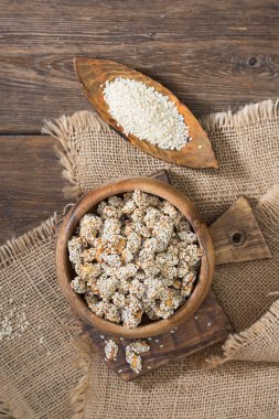 Bal ve susam kavrulmuş fıstık. Rustik tarzı