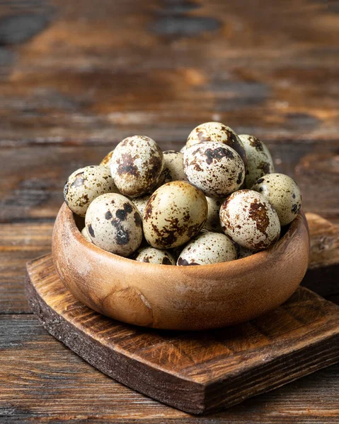 Œufs Caille Frais Dans Bol Bois Sur Une Table Bois — Photo