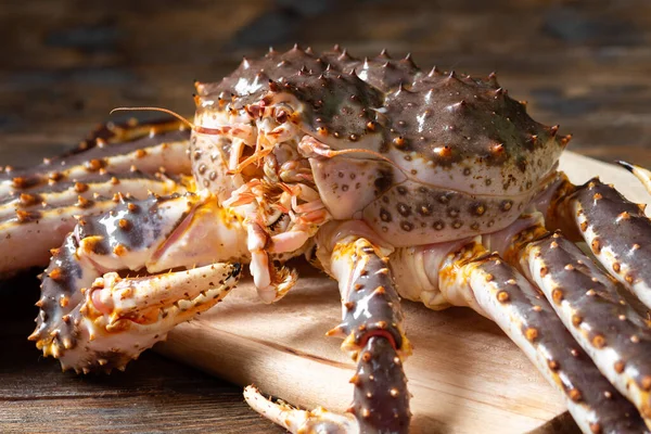 Granchio Kamchatka Granchio Crudo King Sul Tavolo Della Cucina Granchio — Foto Stock