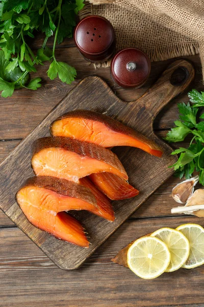 Smoked Fish Trout Smoked Fish Steaks Serving Board Sliced Smoked — Stock Photo, Image