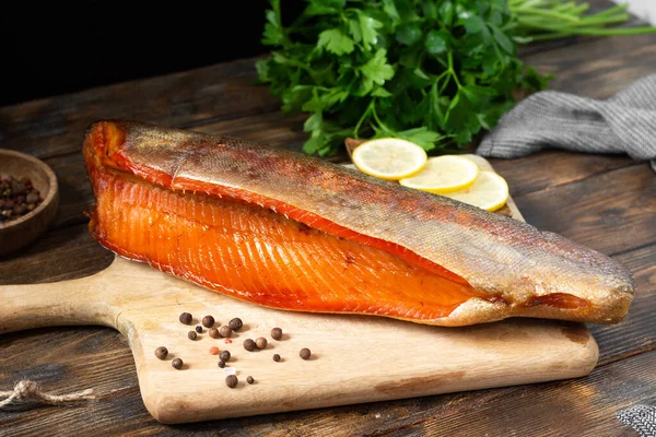 Smoked Fish Trout Whole Smoked Trout Serving Board Smoked Trout — Stock Photo, Image