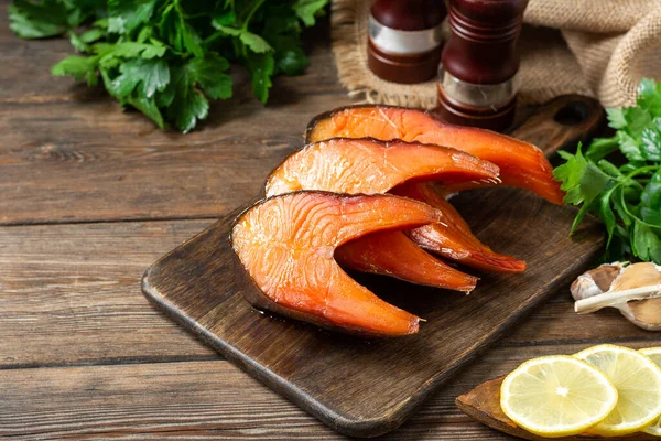 Smoked Fish Trout Smoked Fish Steaks Serving Board Sliced Smoked — Stock Photo, Image