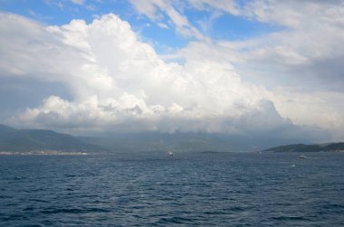 Perast şehrinden Kotor Körfezi 'ne bakın. Karadağ