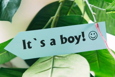 Çıkartma bir erkek.