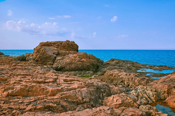 黒海のロッキー海岸 — ストック写真