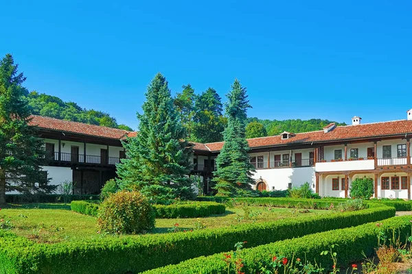 Monastério Ortodoxo Sokolski Localizado Bulgária Encosta Norte Das Montanhas Dos — Fotografia de Stock