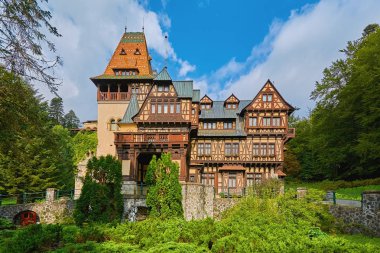 Evin yakınına Pelesh Kale Sinaia, Romanya