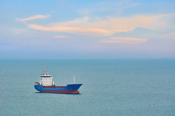 黑海的一般货船 — 图库照片