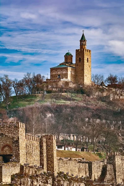 ブルガリアのヴェリコ タルノヴォにある中世の要塞ツァレヴェツ — ストック写真