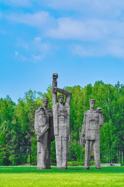 Salaspils, Letonya - 16 Mayıs 2018: Anıt eski Salaspils toplama kampı yere 