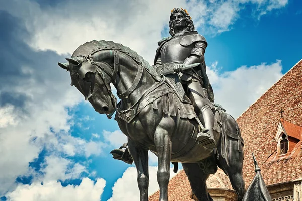 König Matthias Corvin Statue Cluj Napoca Rumänien — Stockfoto