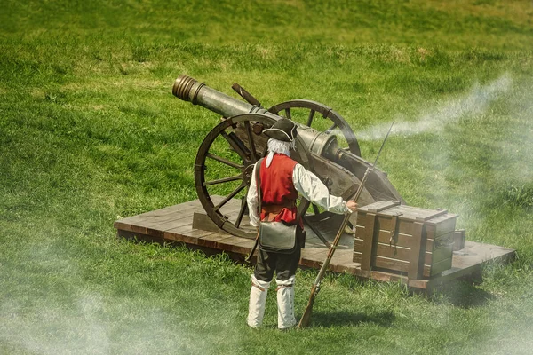 The Cannon is Ready to Shoot — Stockfoto