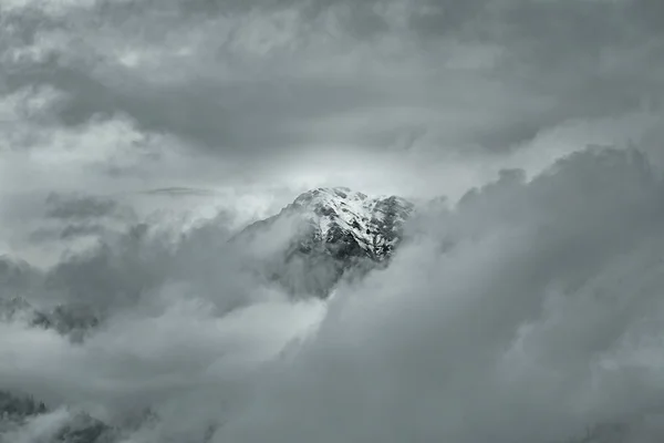 Alpes em Nuvens — Fotografia de Stock