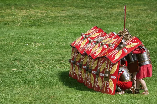 Defensive Structure Roman Legionnaires — Stock Photo, Image