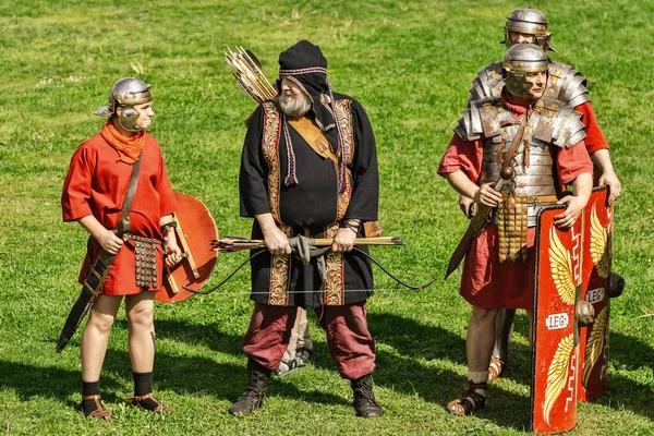 ルーマニアのアルバ イウリア 2019年5月4日 祭りローマのアプリケーション中の戦闘衣装のローマの兵士 リボルタ — ストック写真