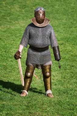 Alba Iulia, Romanya - 04 Mayıs 2019: Roma İmparatorluğunun Gladyatörü Roma Festivali sırasında poz verdi 