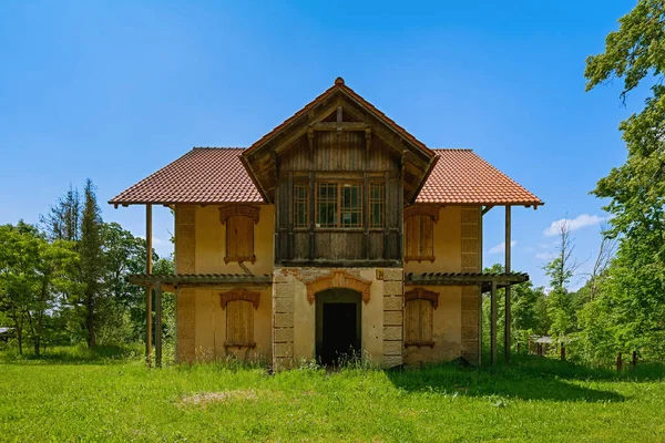 Verlassenes Altes Haus Auf Dem Land — Stockfoto