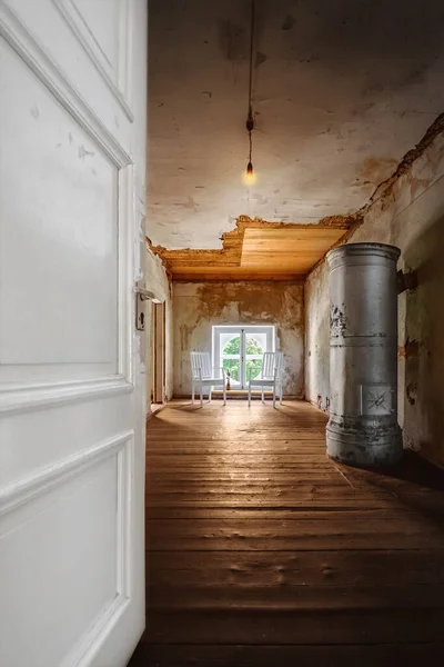 古い放棄された宮殿の部屋 — ストック写真