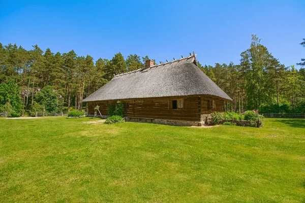 拉脱维亚里加农村地区的老房子 — 图库照片