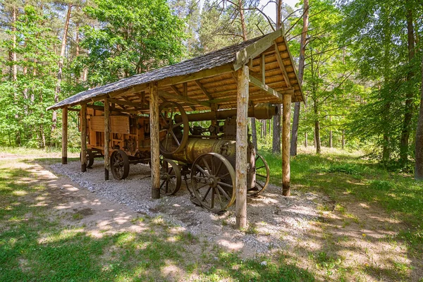 Kulübede Eski Bir Lokomobile — Stok fotoğraf