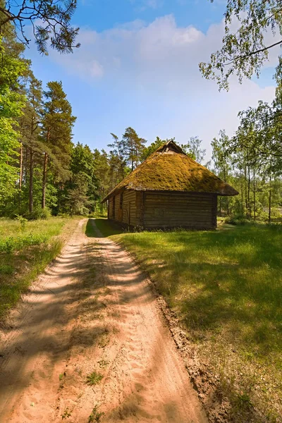 拉脱维亚里加农村地区的老房子 — 图库照片