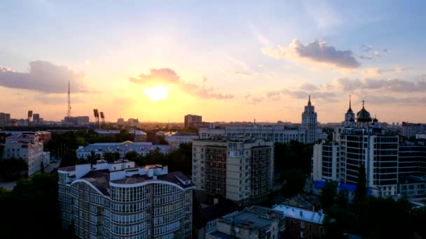 Avond timelapse van zonsondergang boven Voronezh Downtown — Stockvideo