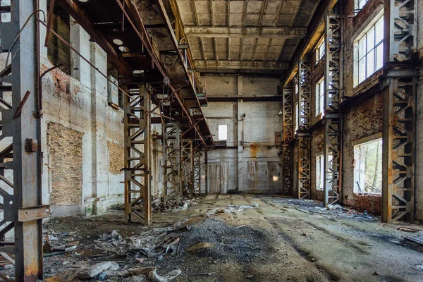 Fábrica de azúcar abandonada y arruinada en Lower Kislyay, región de Voronezh — Foto de Stock