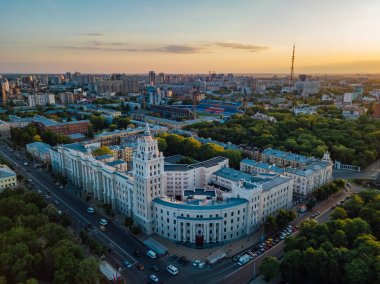 Akşam yaz Voronej. Güney-doğu demiryolu yönetim kulesi