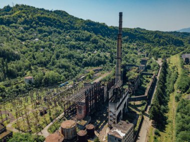 Terk edilmiş Tkvarcheli termik santralinin havadan görünümü, Abhazya, Gürcistan