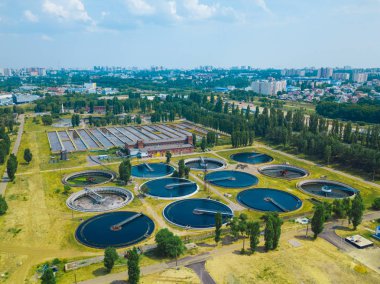 Modern atıksu arıtma tesisi, drone havadan görünümü