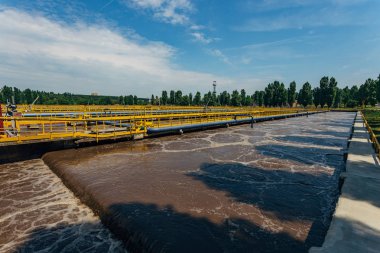 Modern Atıksu arıtma tesisi. Havalandırma ve biyolog tankları