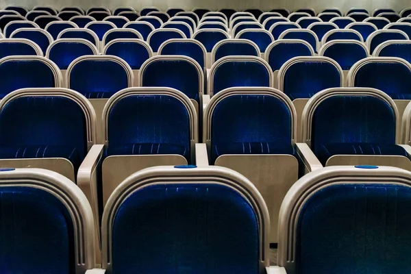 Auditorio vacío de teatro, cine, conferencia, asamblea o con — Foto de Stock