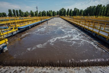 Modern Atıksu arıtma tesisi. Havalandırma ve biyolog tankları