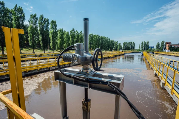 Modern Atıksu arıtma tesisi. Havalandırma ve biyolog tankları