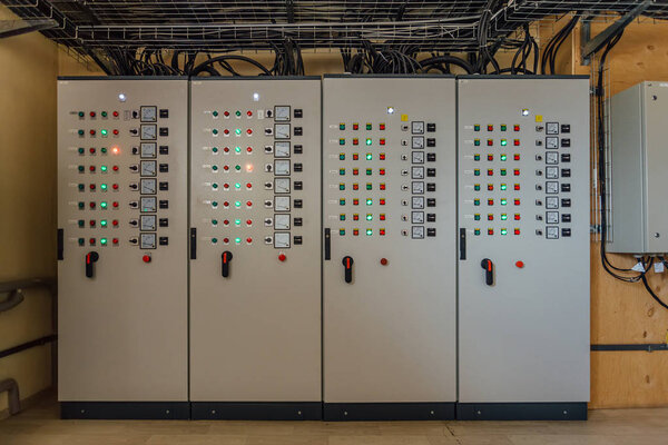 Electrical switchgear cabinets with control panels with indicato