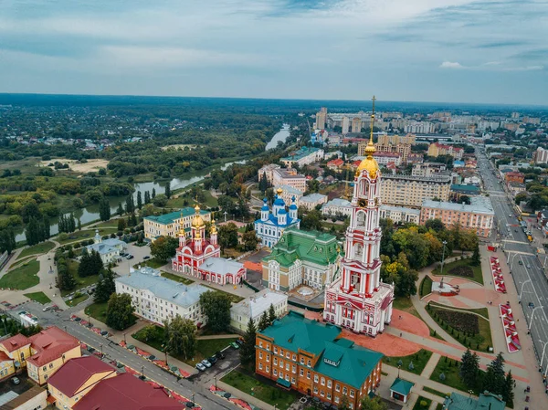 Tambov şehrinin havadan görünümü ve Leydi Manastırı'nın Kazan simgesi
